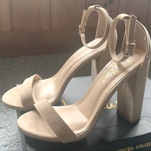 Women’s Size 5 Nude Block Heels